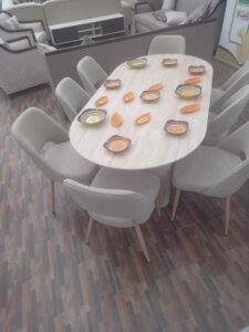 طاولات طعام خشب مودرن تفصيل وجاهز - فريدة للأثاث